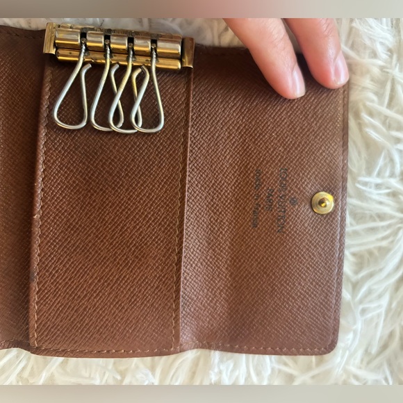 Louis Vuitton monogram 4 key holder - Picture 3 of 9